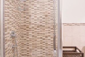Shower, hair dryer, bidet, towels - Federighi apartment in Florence by Mmega (Firenze)