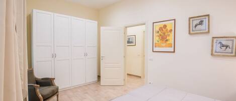 1 habitación, tabla de planchar con plancha, wifi y ropa de cama