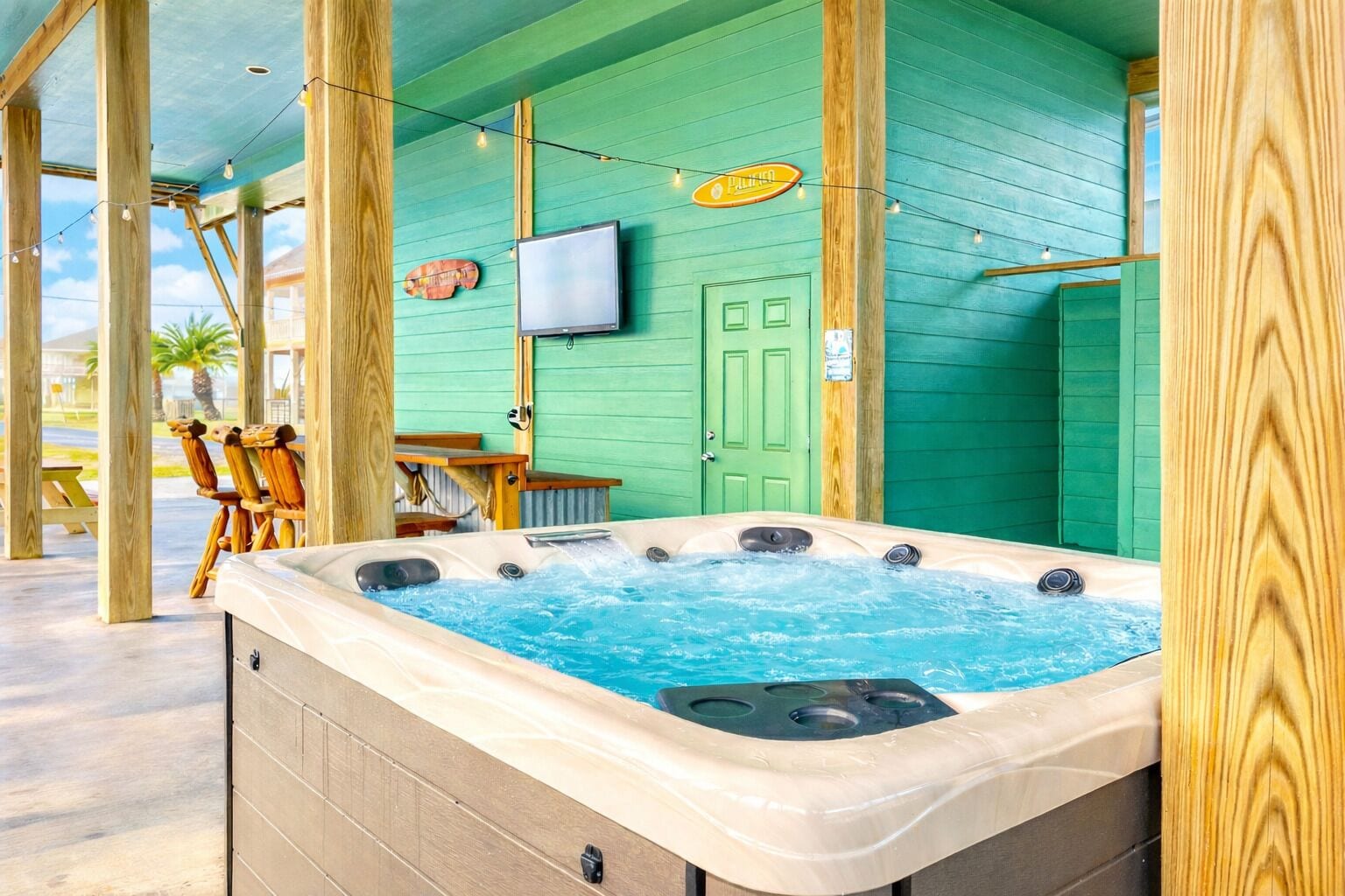 Indoor spa tub
