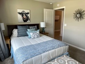 3 bedrooms, iron/ironing board, WiFi, bed sheets