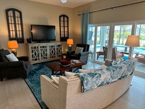 Living area - Stay in The Villages at your pool house with cart! (Wildwood)