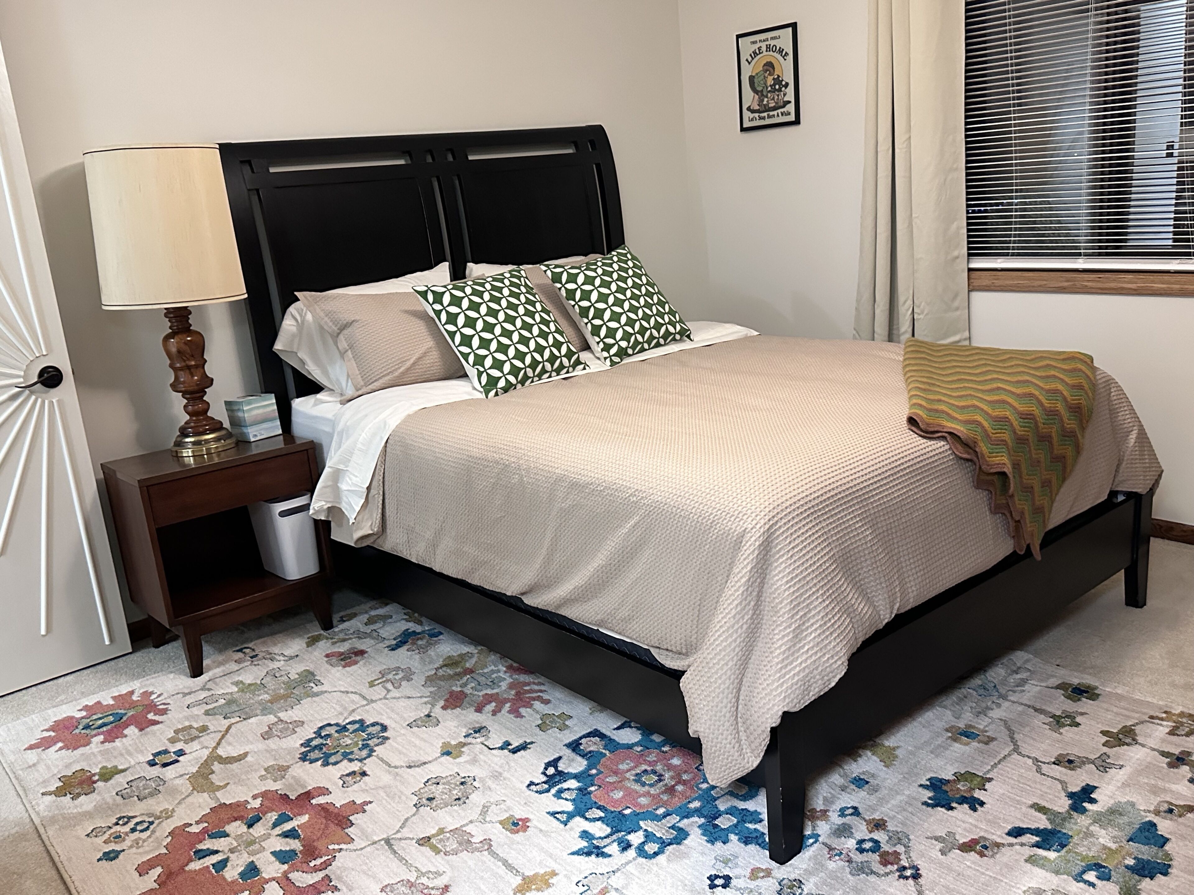 2 bedrooms, iron/ironing board, WiFi, bed sheets