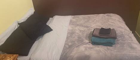 2 quartos, ferros/tábuas de passar roupa, Wi-Fi, roupa de cama