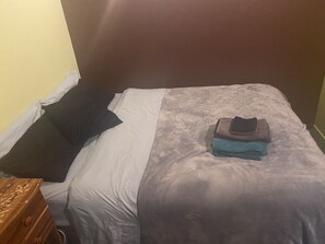 2 chambres, fer et planche à repasser, Wi-Fi, draps fournis