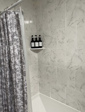 Shower, hair dryer, towels, soap - Mountain home with amazing views, privacy, and pond on the property (Waynesville)