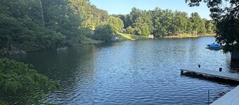 The Cove at Lake Houser-lakefront home, large deck, fishing/kayak/paddle board