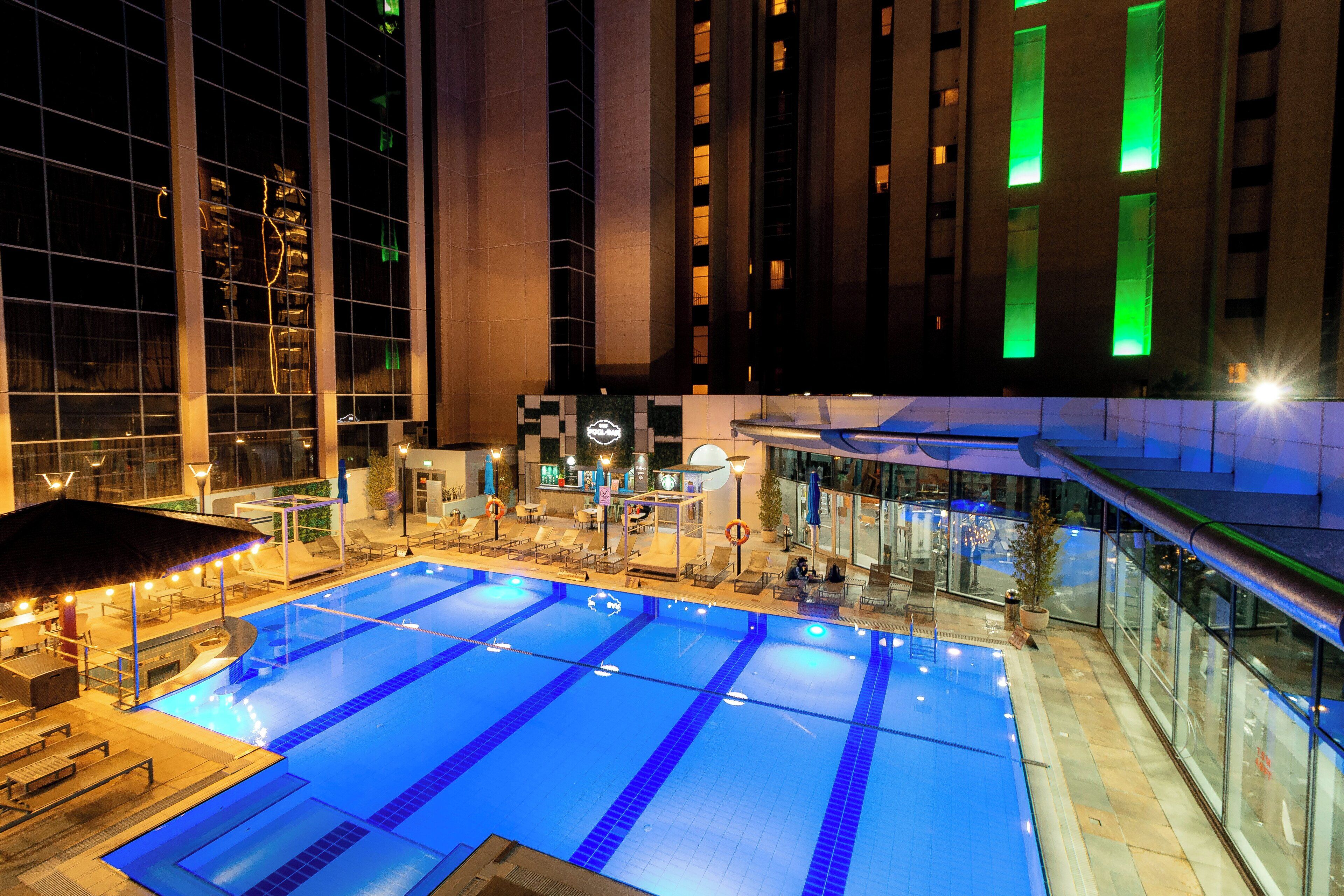 Outdoor pool, pool umbrellas, sun loungers