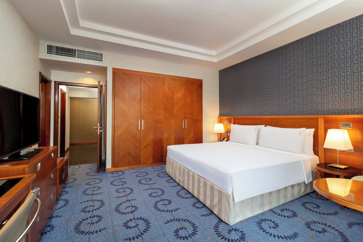 Suite, 1 Bedroom, Club lounge access, Sea View | Minibar, in-room safe, desk, blackout curtains