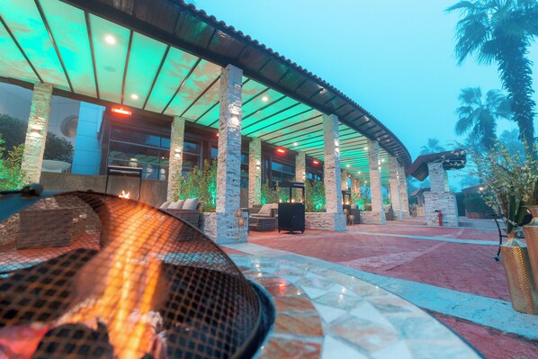 6 restoran, melayani sarapan, makan siang; sajian masakan Mediterania