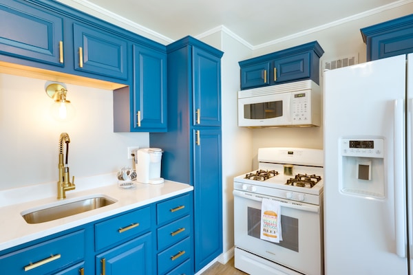 Milwaukee Vacation Rental | 2BR | 1BA | 925 Sq Ft | 2 Steps Required