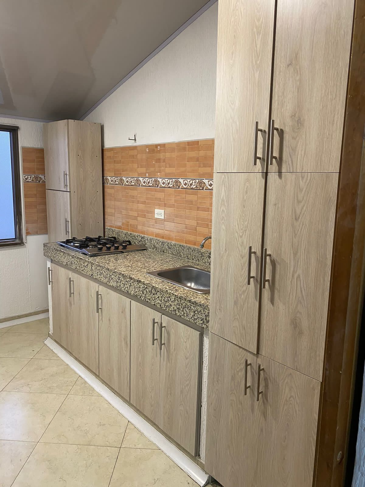 Fridge, microwave, cookware/dishes/utensils, lobster pot