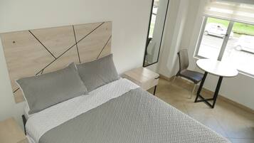 9 habitaciones, tabla de planchar con plancha y wifi gratis