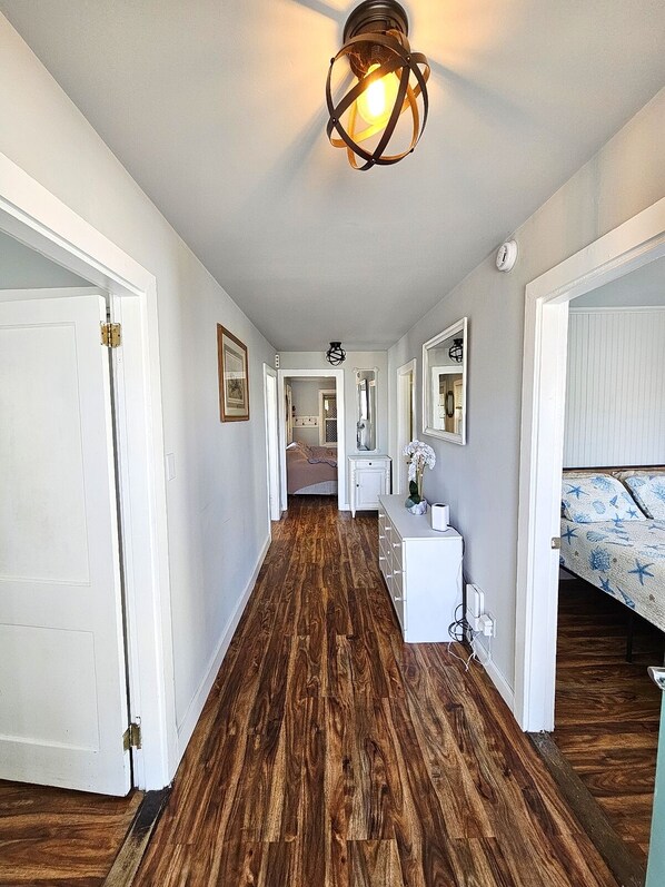 4 bedrooms, WiFi, bed sheets - Spacious 1 floor 4BD bed apt Sleeps 8 people Only 10 min walk to Beach and Pier (Old Orchard Beach)