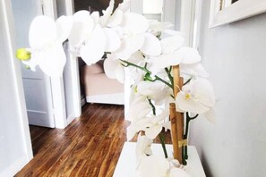 Interior - Spacious 1 floor 4BD bed apt Sleeps 8 people Only 10 min walk to Beach and Pier (Old Orchard Beach)