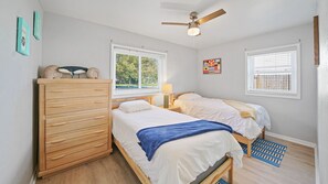 3 bedrooms, iron/ironing board, WiFi, bed sheets