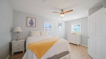 3 bedrooms, iron/ironing board, WiFi, bed sheets