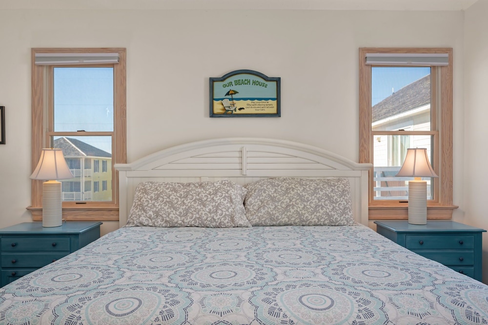 Seven Sisters 26 Oceanside, hot tub, community pool, easy beach access