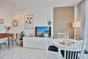 Unclassified image, 2 of 27, button