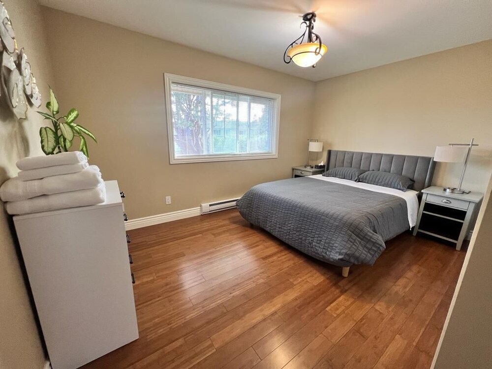 Beautiful bright 2 3 bedroom house in peaceful Cadboro bay area in