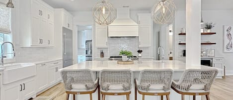 Micro-ondes, four, plaque de cuisson, lave-vaisselle