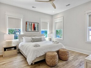 5 bedrooms, iron/ironing board, WiFi, bed sheets