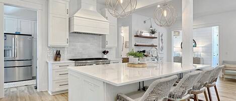 Microondas, horno, parrilla de estufa y lavavajillas