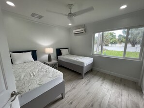 4 bedrooms, WiFi, bed sheets
