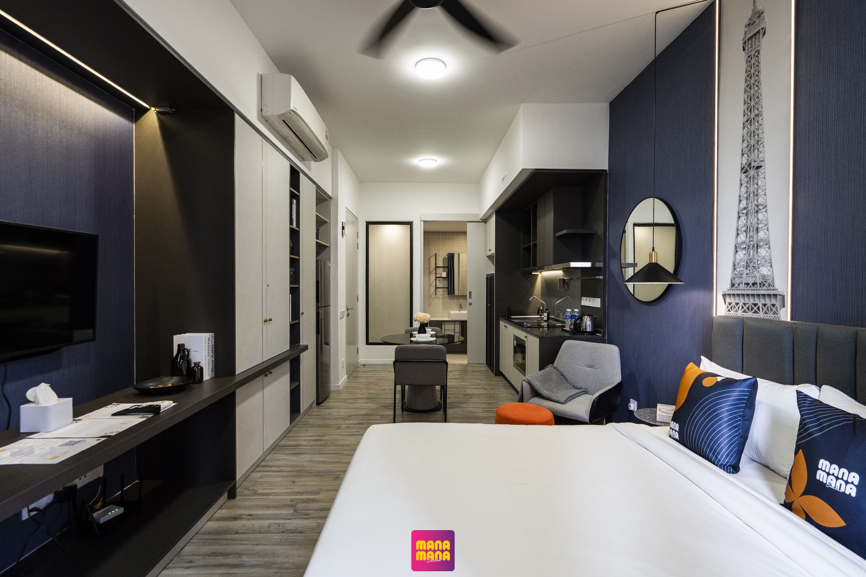 Deluxe Studio, 1 Queen Bed, City View | Premium bedding, desk, soundproofing, iron/ironing board