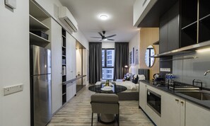 Family Studio, 1 Queen Bed, City View
