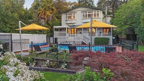 Pool - Camellia House - Swimming Pool, Spa Pool, Walk to City! (Nelson)