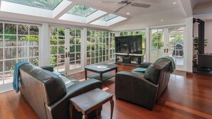 Living area - Camellia House - Swimming Pool, Spa Pool, Walk to City! (Nelson)