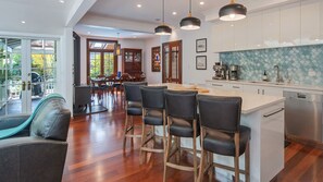 Interior - Camellia House - Swimming Pool, Spa Pool, Walk to City! (Nelson)