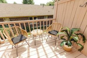 Property grounds - Centrally Located 2BR Overton Square Unit 1 (Memphis)