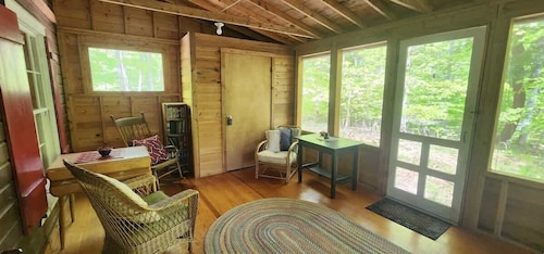 Red Shutters Rustic Cottage CSA Private Community