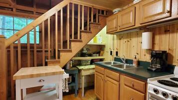 Coffee/tea maker, fridge, microwave, oven
