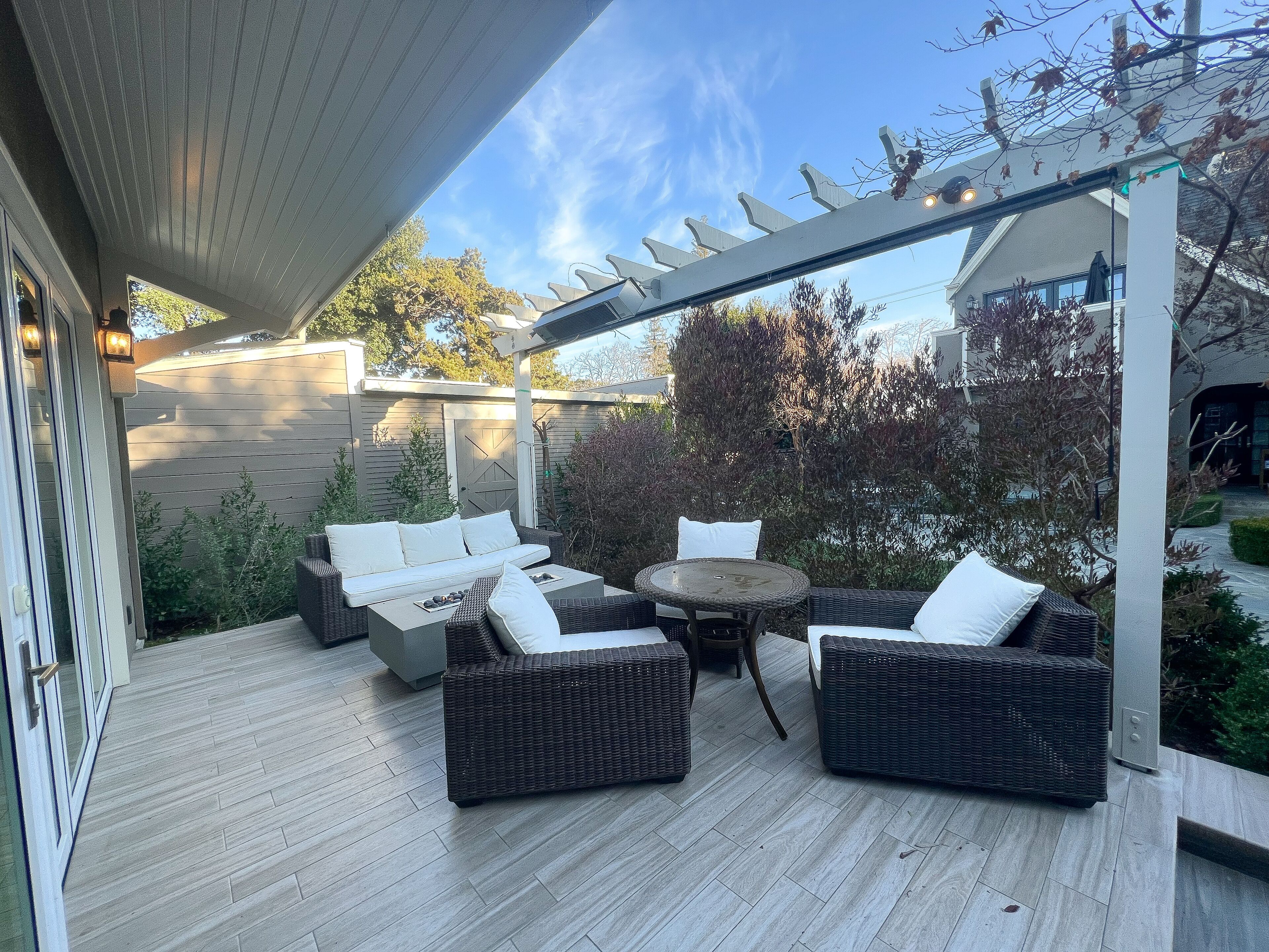 ~SJ Glass Sanctuary W/ Firepit/Cafe/Office/BBQ~