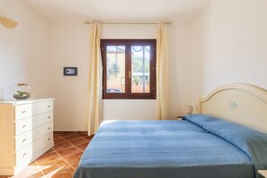 2 slaapkamers, een strijkplank/strijkijzer, gratis wifi, beddengoed