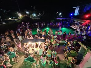 Nightclub - WET a Pool Party Hostel by Wild & Wandering (Ko Pha-ngan)