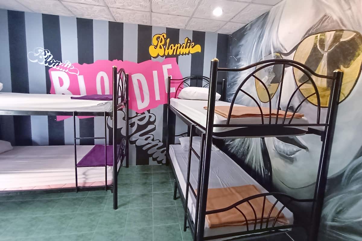 Free WiFi, bed sheets