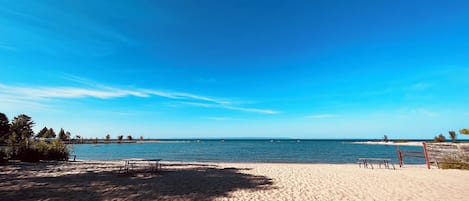 靠近海滩