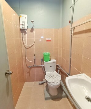 Regadera, bidet, toallas 