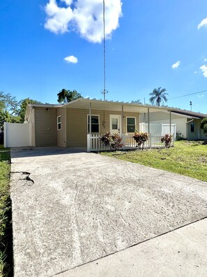Exterior - Modern tiny home with spacious backyard and pool (Tampa)