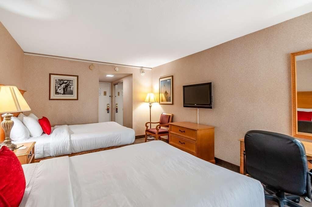 Take a stroll along the picturesque streets of Georgetown! Pets Allowed, Parking