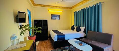 Standard Double Room, 1 Queen Bed, Garden View | Desk, soundproofing, free WiFi, bed sheets