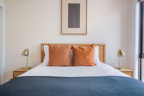 2 habitaciones, tabla de planchar con plancha, wifi y ropa de cama
