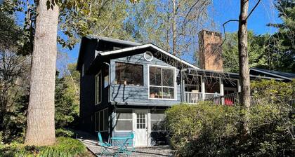 Private Apartment on Beautiful Grounds, Walking Distance to Landrum SC