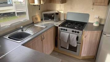 冰箱、微波炉、烤箱、炉灶