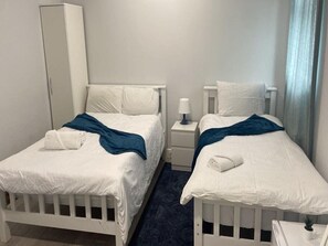 1 chambre, fer et planche à repasser, Wi-Fi, draps fournis