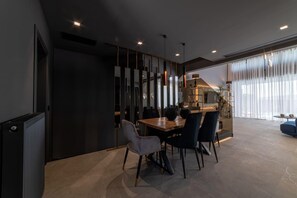 Dining - Beautiful 4-Bed Villa Ria in Vathianos Kampos (Vathianos Kampos)