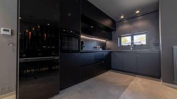 Refrigerador, microondas, horno, placa de cocina